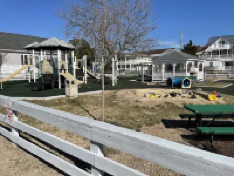 4 Br Luxury Direct Bayfront Screen Porch, Sundeck, Beach, Pier, Walk Everywhere!