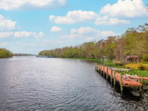 Charming 2-bedroom house on the St John’s River in Palatka with amazing views