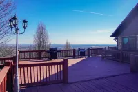 Huge 8BR Mountaintop Mansion, with Majestic Views,Oversized deck in Mt.Airy, NC.