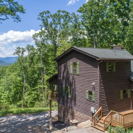 🍁 Huckleberry Cabin - wifi, Fireplace,  fire pit, VIEWS! Only 3 miles To Helen!