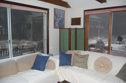 Two Bedroom Chalet, Charming, Quiet, River Front