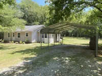 Tranquil Riverside Retreat: 10 Minutes from Downtown Huntsville Hotel a Madison County