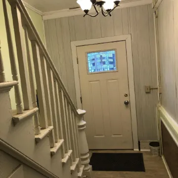 Cozy French Pied a terre - King bed, washer/dryer