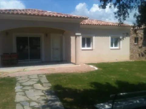 Mini villas F3 with terrace and large garden 5 minutes from the beaches Hotels in 