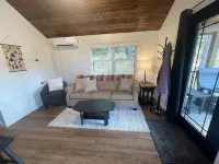 Pine Grove Cabin 30 acres of woods, meadows, pond and creek near Amish Country