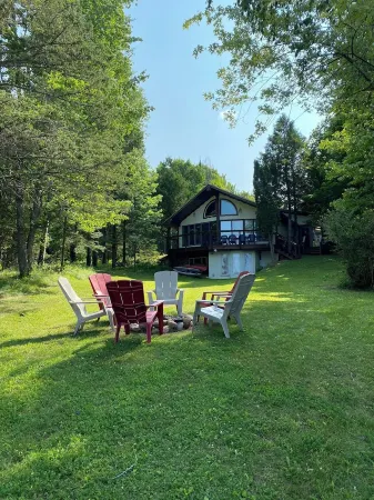Lakefront cabin on Musser Lake! Beautiful spot to relax! Dogs welcome!