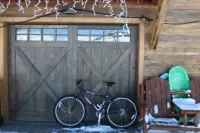 LUXURY COTTAGE IN CB TOWN - AMAZING VIEWS, BUS 1 blk, ELK 2.5 blks, Dog Allowed