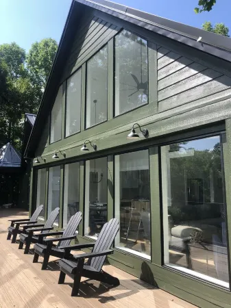 Gorgeous lake view- Only 1 mile from Sligo Marina!