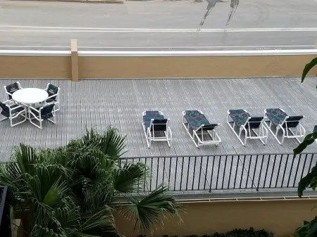 Direct Beachfront Modern Spacious Corner Unit w/Stunning Ocean Views Sleeps 10 Отели рядом с достопримечательностью «Sea Turtle, Inc.»