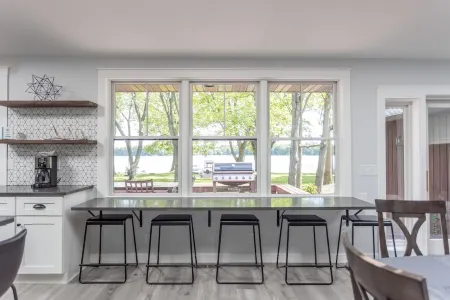 Luxurious Lake McKenzie Cabin Getaway ~ Recently Remodeled!