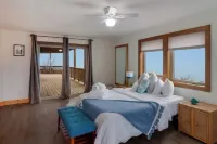 Birch at Lake Bluff Preserve-Spectacular Lake Michigan Views-Sleeps 20 Hotels in Crystal Lake Township