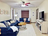 Family&Dog Friendly Home w/fenced yard 5min walk to town 7min drive to SPI Beach Hotels in Port Isabel
