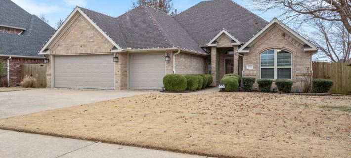 New! 4-Bedroom Home Near Pinnacle Hills Mall, AMP, & Trailhead! Great Location! Ξενοδοχεία στην πόλη Rogers