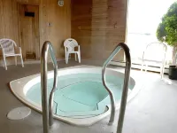 Hospitality Inn - Bathtub