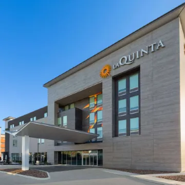 La Quinta Inn & Suites by Wyndham San Antonio at the RIM