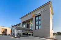 La Quinta Inn & Suites by Wyndham San Antonio at the RIM