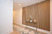 Chic Southampton Getaway w/Heated Pool. Minutes away from village & beach.