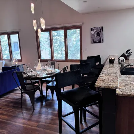 Ski in/Ski out Luxury Penthouse Condo, Hot Tub, Walk to Village in Beaver Creek