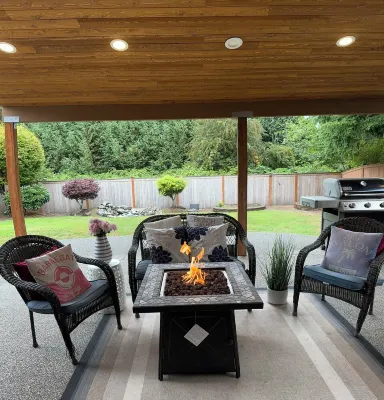 Modern Self check-inLarge Fenced Yard A/C Close to Everything Quiet Neighborhood