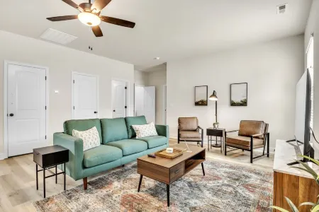 2BR Greer Condo: Pet-Friendly, King Beds, Fire Pit Отели в г. Грир