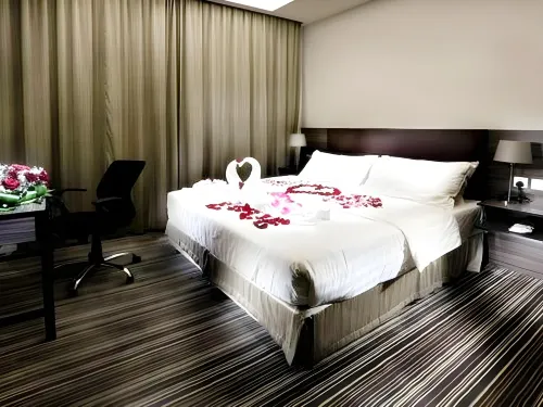 Grand Lily Hotel Suites - parking