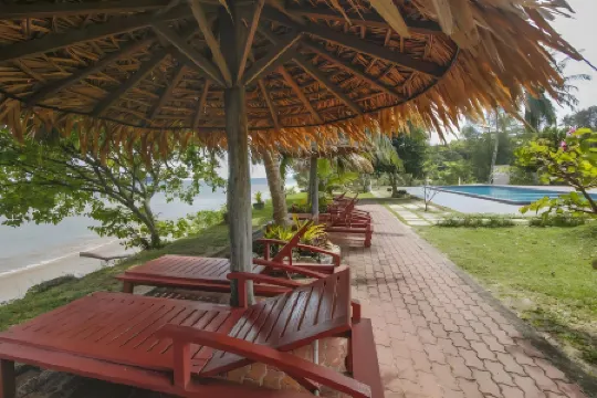 Tanjung Puteri Motel Отели рядом с достопримечательностью «Блэк- Сэнд- Бич»