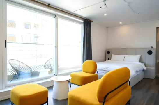 Jeonju Bihanok Отели рядом с достопримечательностью «Пхуннаммун в Чонджу»