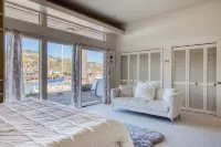 Waterfront Hawaiian oasis