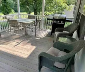 Charming 3 bedroom lake front house in Gilbertsville with WiFi and AC