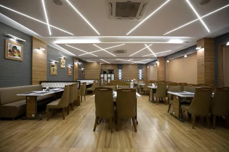 The Square Somnath Отели рядом с достопримечательностью «Veraval Seafront»