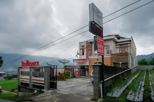 RedDoorz Near Agrowisata Kebun Teh Dieng