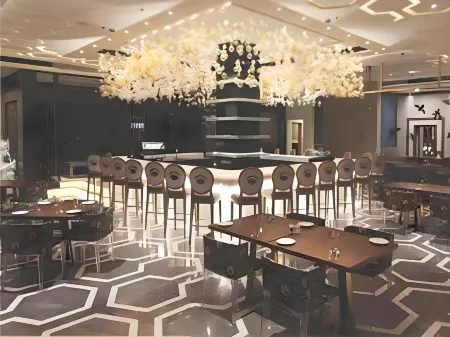 The Hotel Hindusthan International Отели рядом с достопримечательностью «Технологический институт Арми»