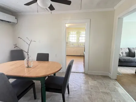 Remodeled historic house, near Pageland, with WI-FI and parking FREE