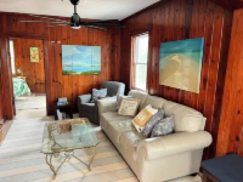 Charming 2-bedroom in Carolina Beach walking distance to beach