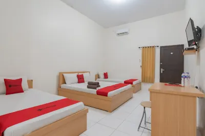 RedDoorz near Universitas Siliwangi Tasikmalaya Hotel dekat Toko Sahara