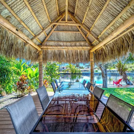 Heated Pool! Waterfront+Tiki Hut! Close To Beach!
