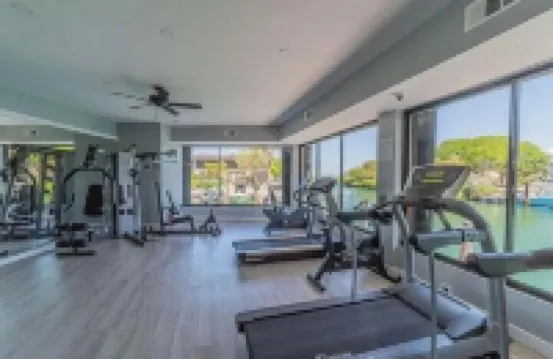 Lovely 2-bedroom condo in Key Largo with private beach, WiFi and fitness room