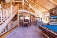 Mountain Lodge with sauna-350acres. 5 minutes from fishing, kayaking, boating