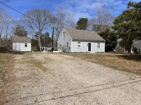 Your Cape Escape, Nestled between Historic 6A and Cape Cod Rail Trail!