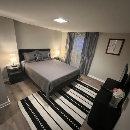 *Private/Contempo/Cozy/House & pool/17 min from ATL & in the Atlanta Metro Area*