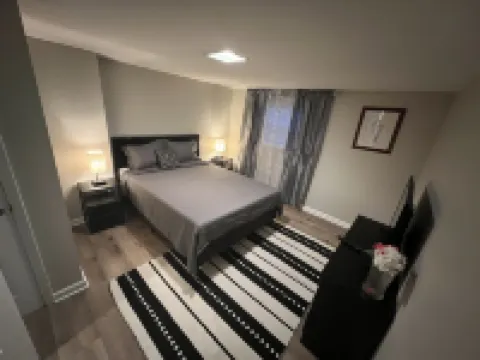 *Private/Contempo/Cozy/House & pool/17 min from ATL & in the Atlanta Metro Area*