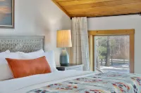 Luxe Family Retreat• Heated Pool, Hot Tub, Near Beach• Perfect Year Round Space Hotels in Berrien County