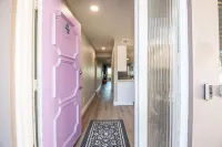 Waterfront Gorgeously Updated Apartment 2 Bed