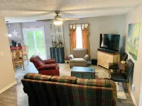 Charming 2-bedroom townhome with High Speed wifi and smart TV’s in Radcliff