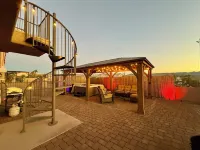 Wknd@Bernies 4 Bd-GAME ROOM, Roof Deck-H2O/Mtn View-Minutes to Water and Hot Tub