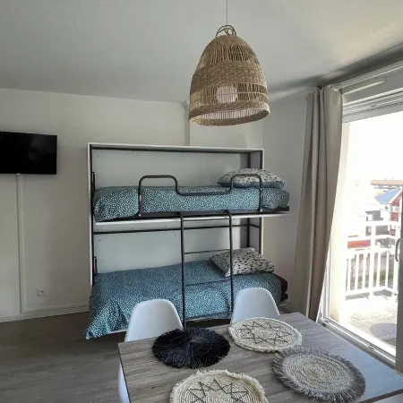 Studio Rénové à 30 Mètre de la Plage, 300 Mètre du Centre Ville 4 Couchages