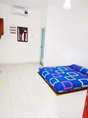 Sarwi Endah Beach Cottage Hotels near Watu Lumbung Beach