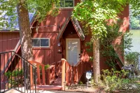 Quaint Lakefront Home on Lake Hamilton w/ Game Room & Boat Dock! Great Location!