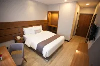 Embassy Hotel Отели в г. 