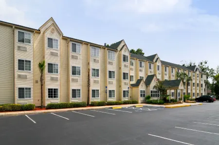 Hometown Inn & Suites Jacksonville Butler Blvd./Southpoint